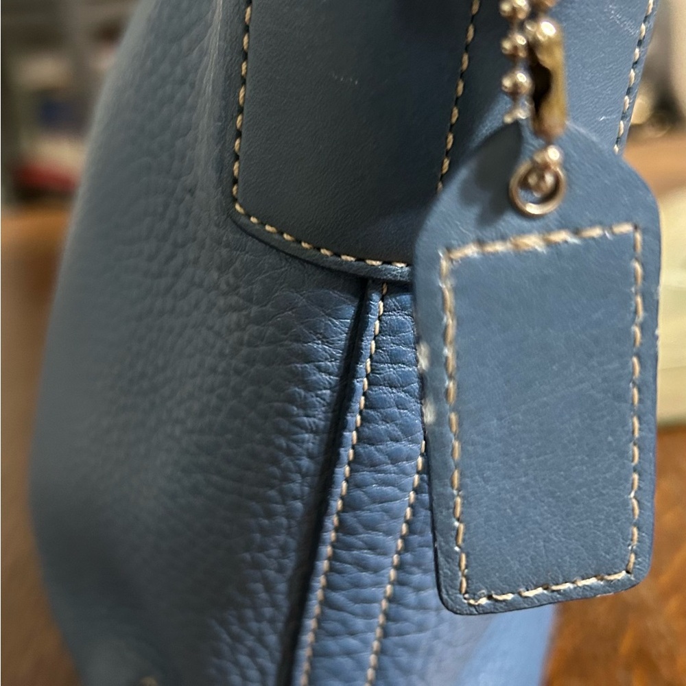 Coach EXCELLENT Cornflower Blue Pebble Leather Shoulder Bag - Picture 9 of 10